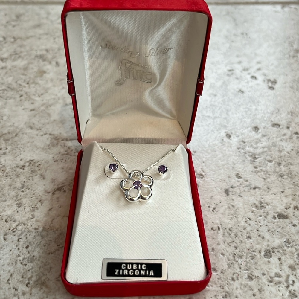 Necklace and earing set